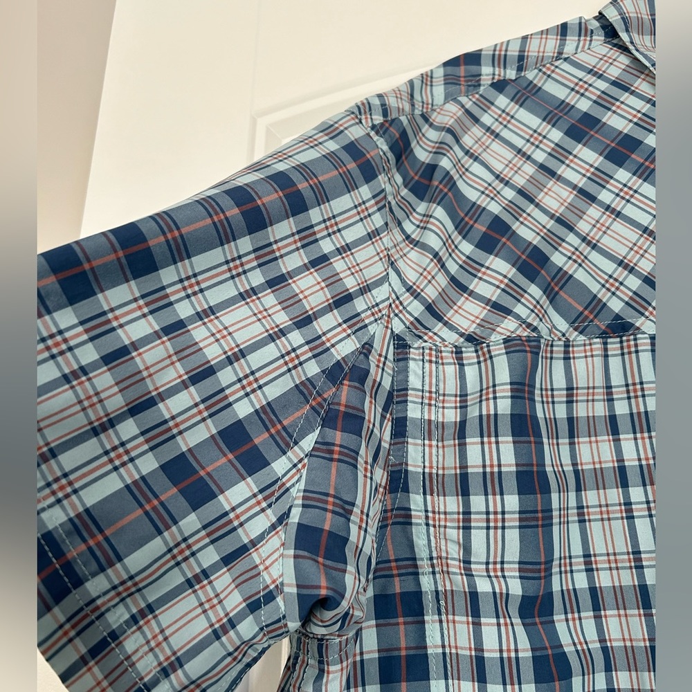 Duluth trading Company, short sleeve, button-down shirt. - Picture 4 of 9